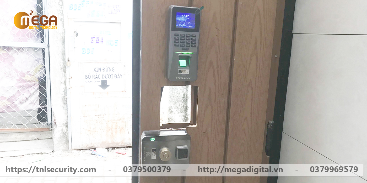 Cong-trinh-lap-khoa-dien-tu-cho-cua-hai-canh-nha-o-tai-Quan-9